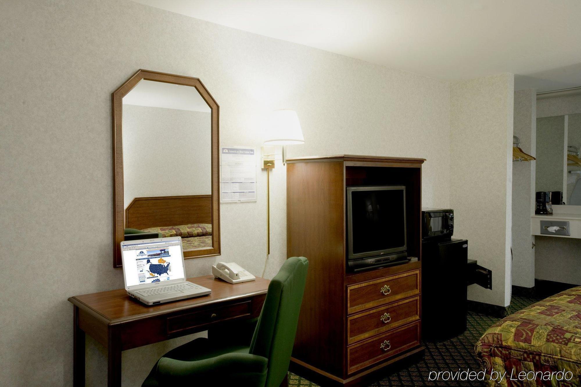 Americas Best Value Inn San Jose Convention Center Стая снимка